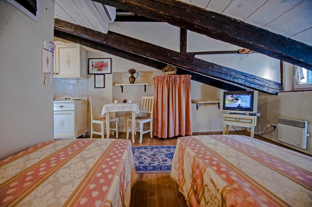 Residence Marco Polo Centro Storico Ровінь Екстер'єр фото