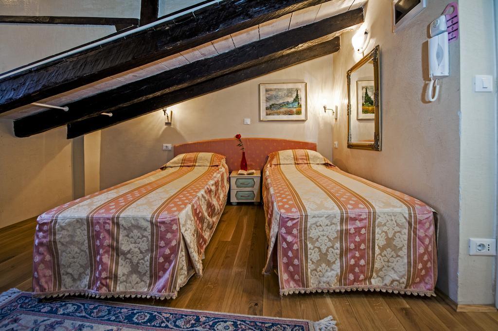 Residence Marco Polo Centro Storico Ровінь Екстер'єр фото