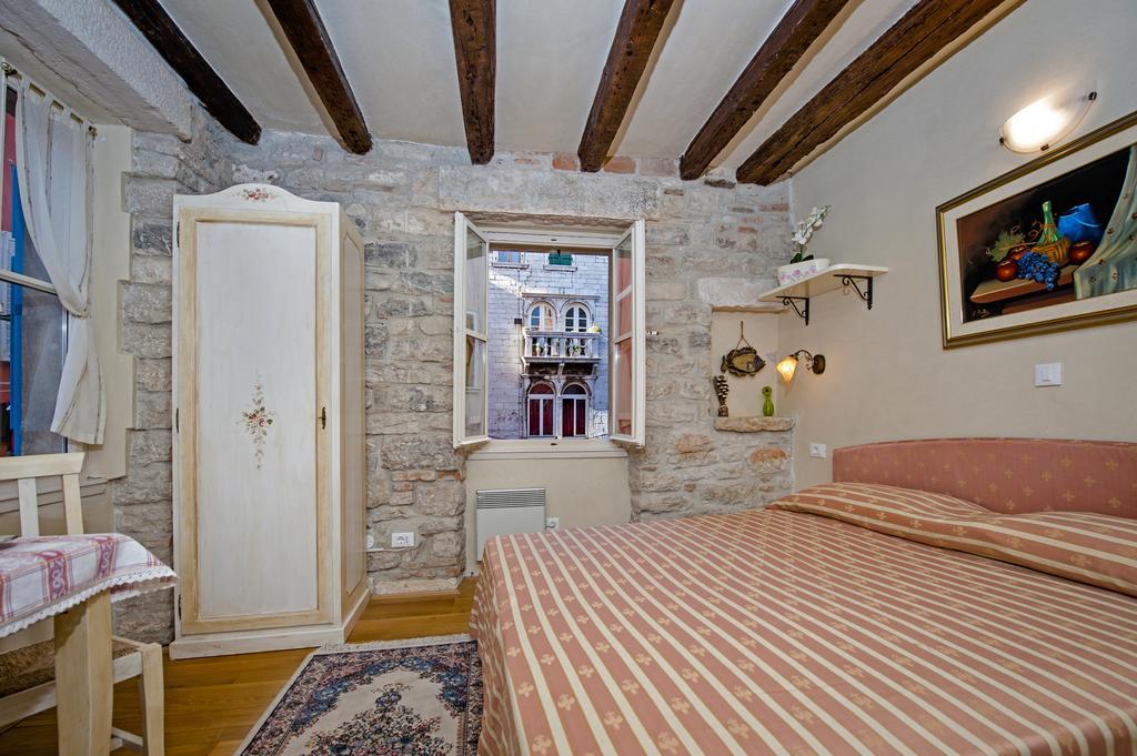 Residence Marco Polo Centro Storico Ровінь Екстер'єр фото