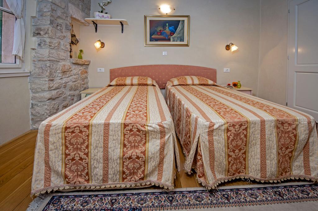 Residence Marco Polo Centro Storico Ровінь Екстер'єр фото