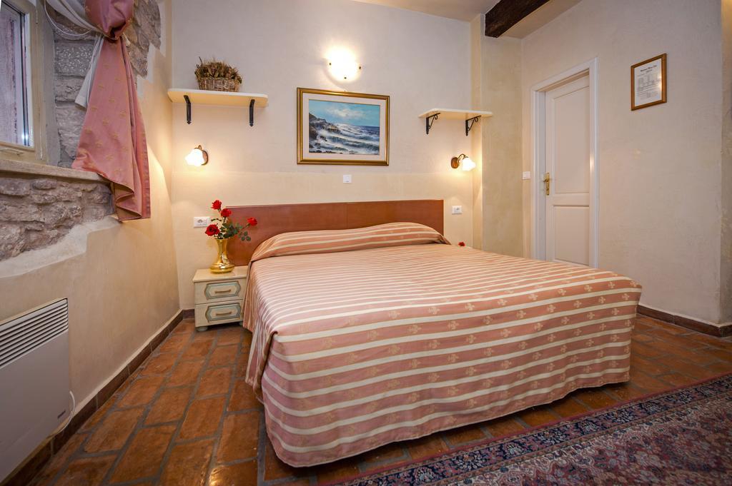 Residence Marco Polo Centro Storico Ровінь Екстер'єр фото